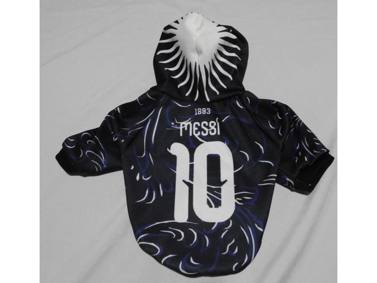 BUZO ARGENTINA ALTERNATIVO 2026 CONFECCIONADO EN DEPORTIVO FRISADO ANTIPING (NO HACE BOLITAS).SUBLIMADOS EN FULL COLOR CON CINTURA, PUÑO Y TERMINACIONES DE CAPUCHA EN REB DE ALGODON (Copia)