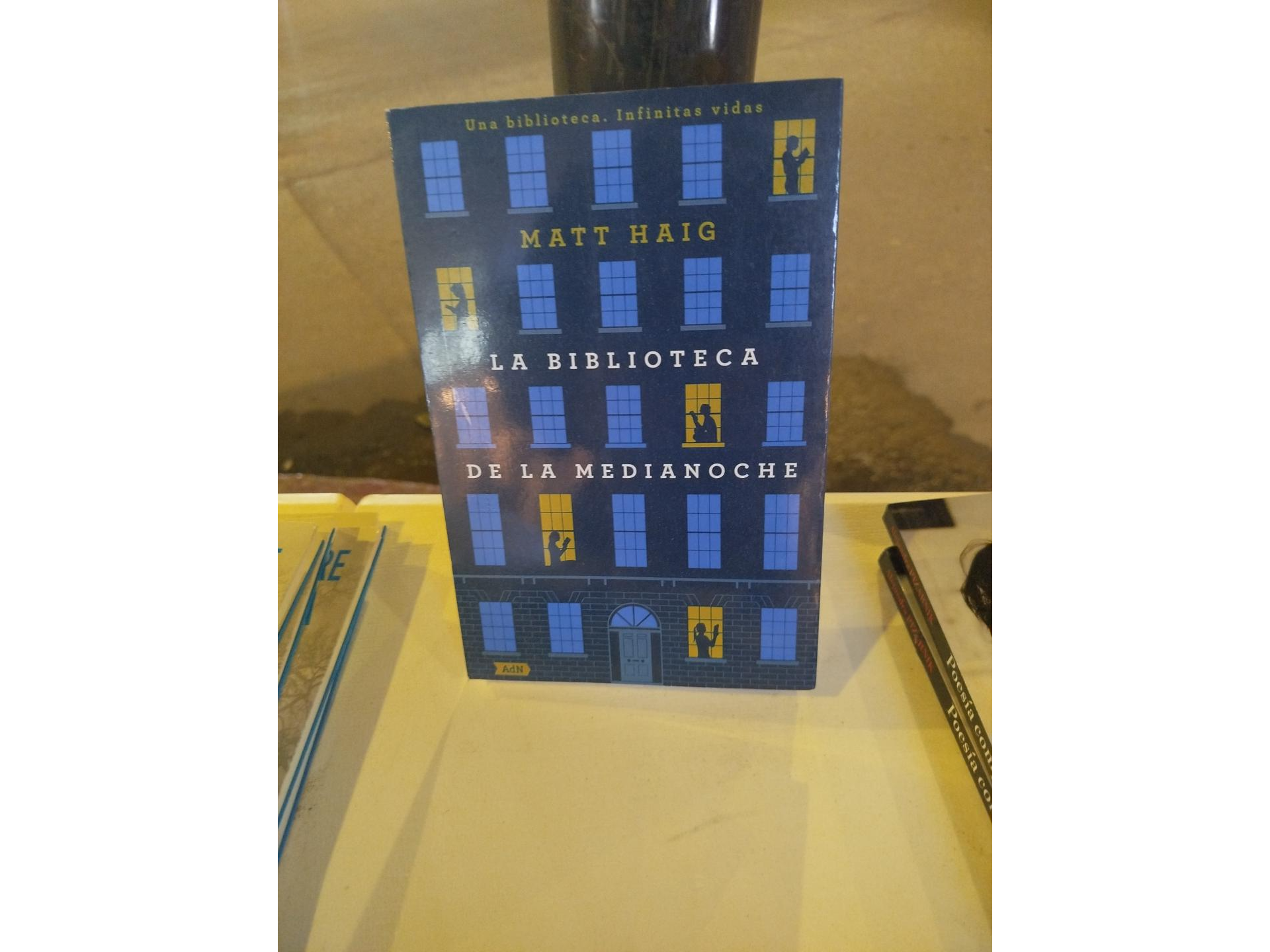 La biblioteca de la medianoche — Matt Haig Entre la vida de Destrabamente libros