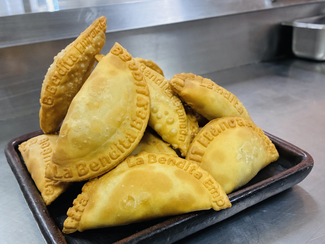8 unid cóctel queso pollo choclo (elaboración propia)