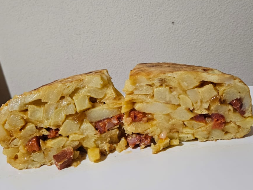 Tortilla con Chorizo Colorado
