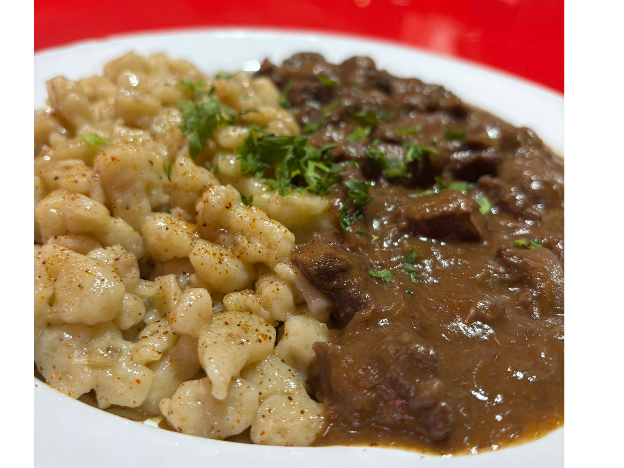 GOULASH CON SPAETZLE