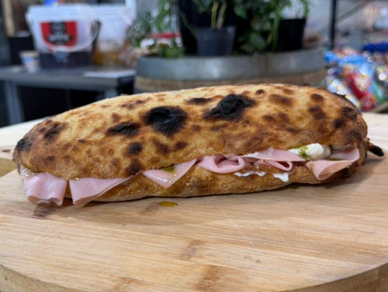 SANDWICH MORTADELA CON BURRATA