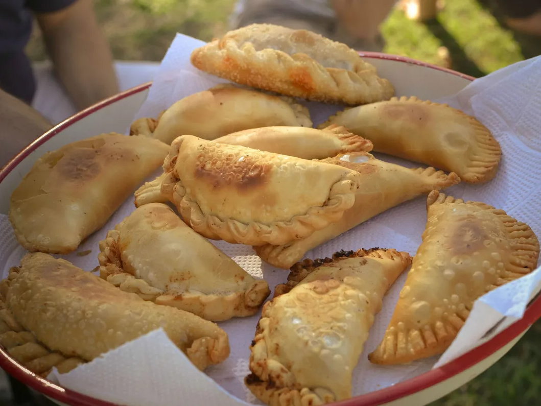 EMPANADA CRIOLLA SALADA (Congelada lista para cocinar)