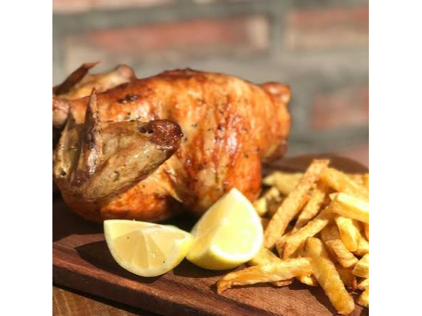 POLLO AL SPIEDO CON PAPAS FRITAS O PAPAS AL HORNO + GASEOSA 2LT