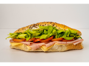 JAMON COCIDO, QUESO, TOMATE Y LECHUGA de Marla Rondeau