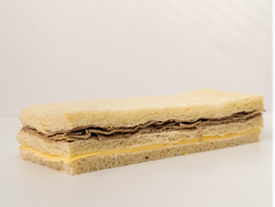 1/2 DOCENA SANCWICH PECETO Y QUESO