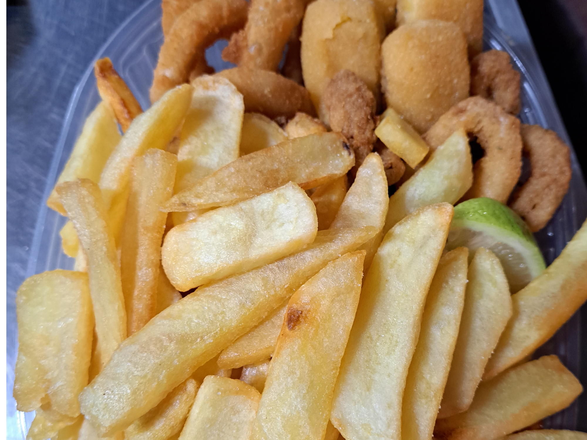 Mix del carro 2( aros de cebolla, bastones de muzza,rabas y papas fritas)