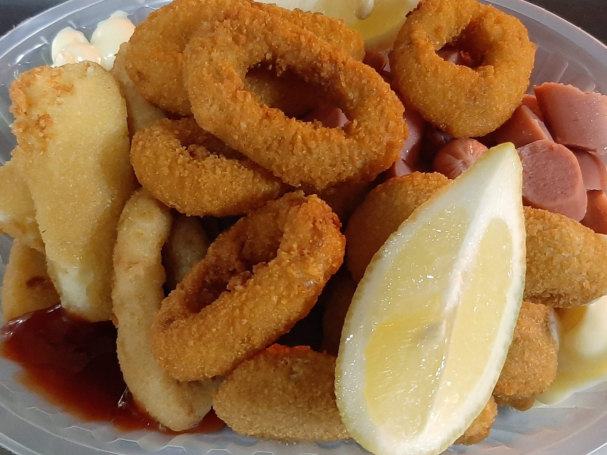 Mix del carro 1( salchichas, patitas de pollos , aros de cebolla y papas)