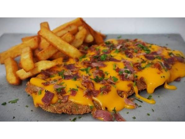 Milanesa al plato cheddar y bacon