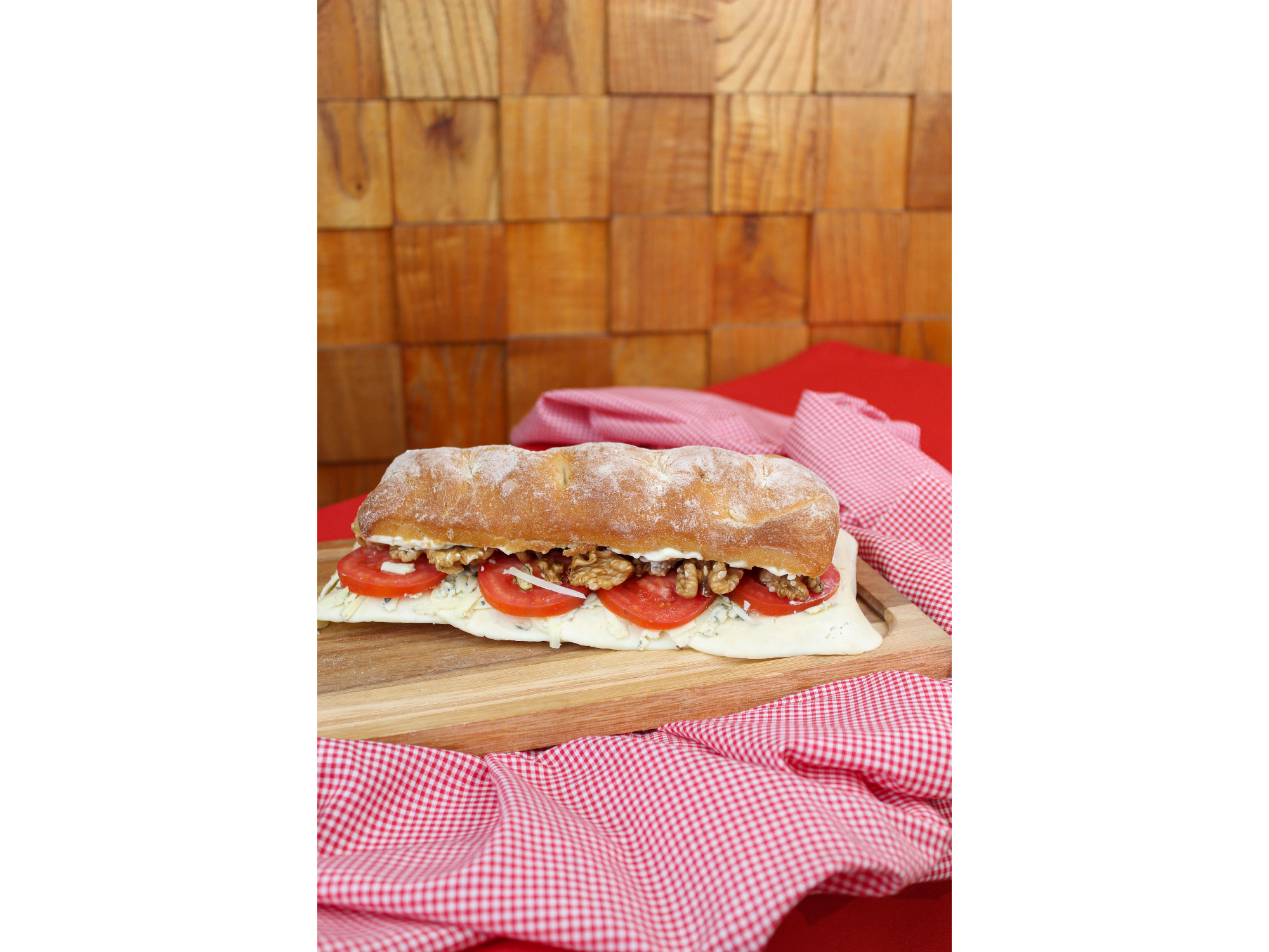 Doble queso, tómate, roquefort y nueces