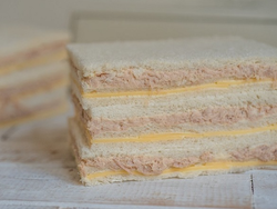 Atún. huevo y queso