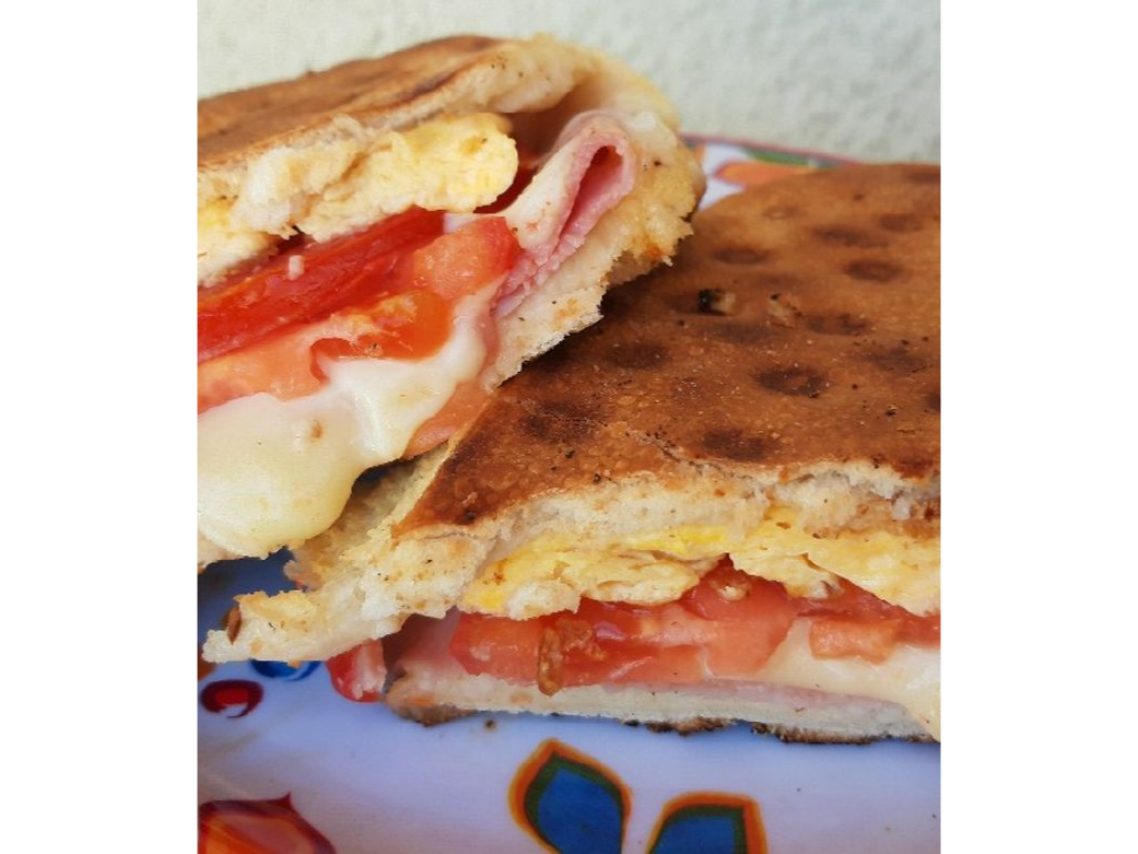 Jamon queso huevo tomate