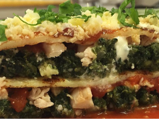 Lasagna de pollo, espinaca, jamón, champ y mozzarella - 2 porciones