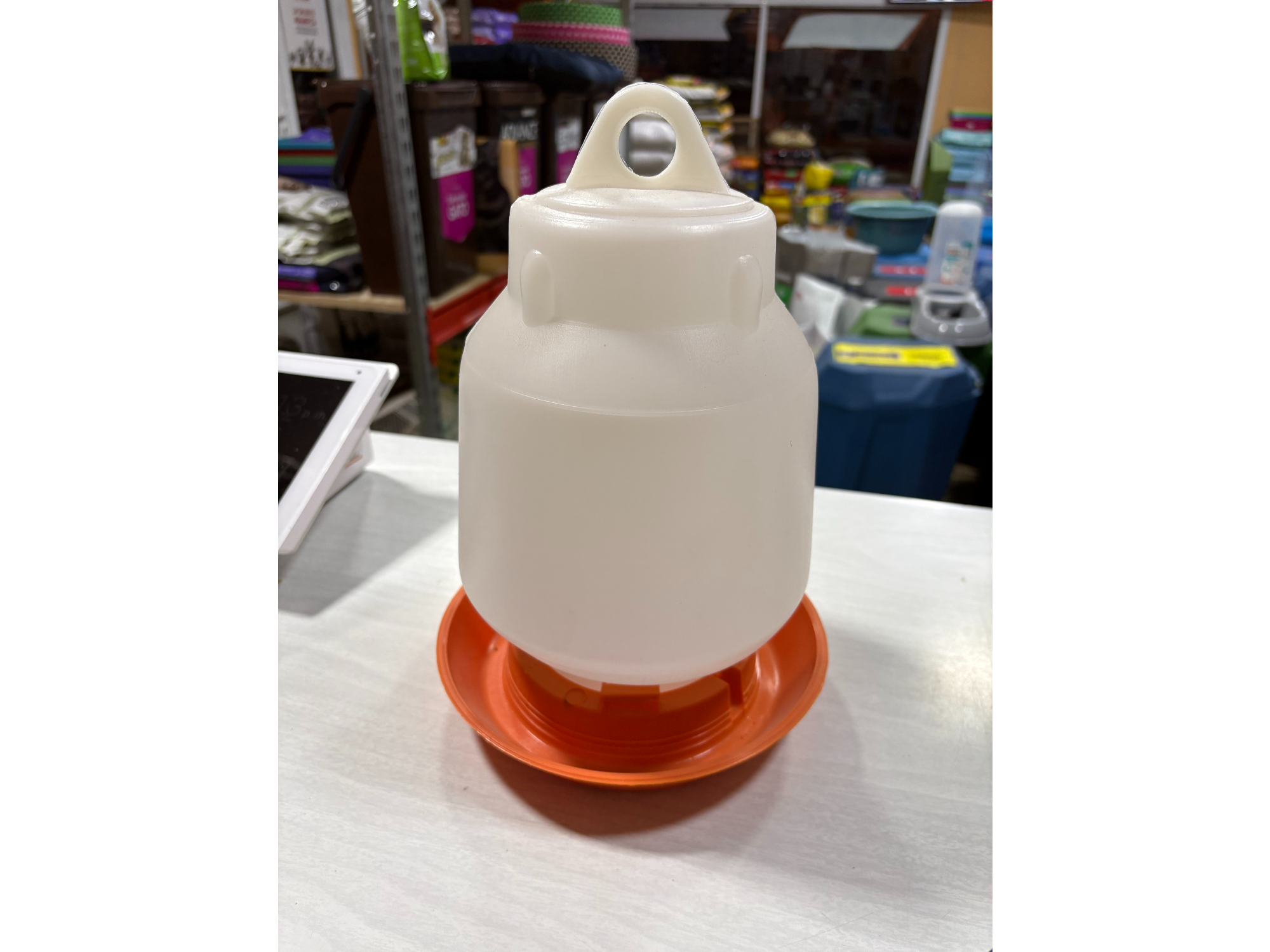 Tolva comedero o bebedero para aves plastico