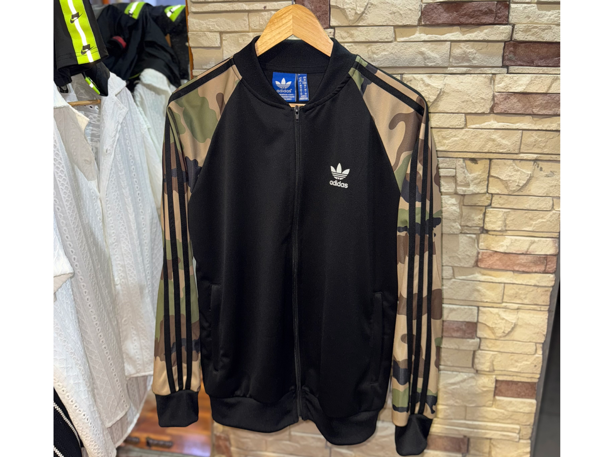 Campera Adidas Camuflada
