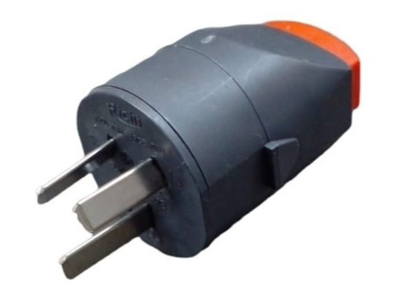 FICHA MACHO HORIZONTAL 10 AMP. RICHI (NEGRO/NARANAJA)