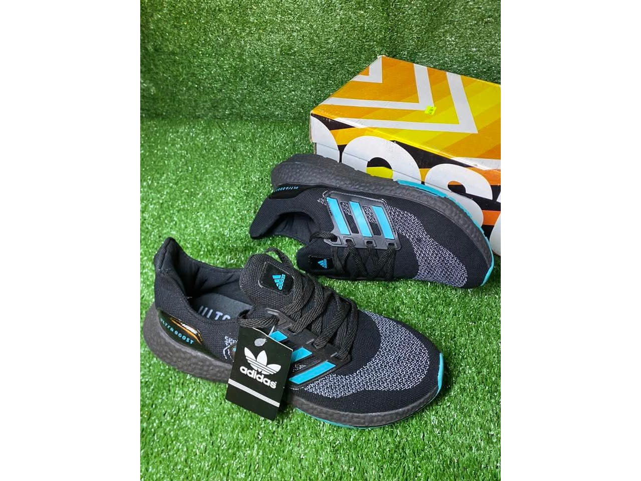 Adidas  negras y azul talle41