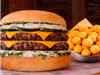Combo - Cheese Burger c/ papas Golazo McCain y lata de gaseosa.