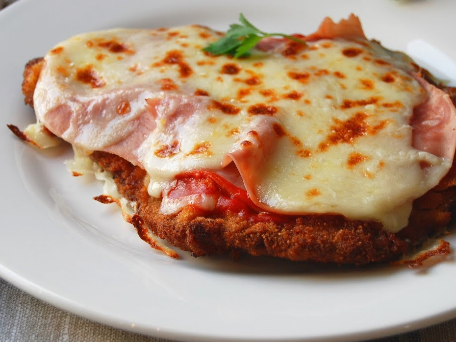 Milanesa de pollo napolitana