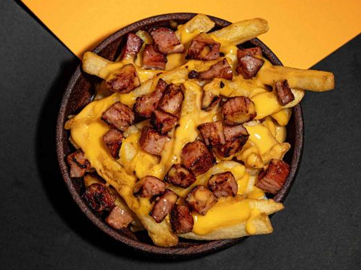 PAPAS  CON CHEDDAR Y PANCETA