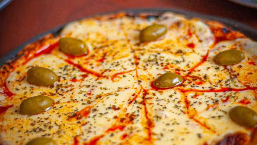 PIZZAS Y EMPANADAS