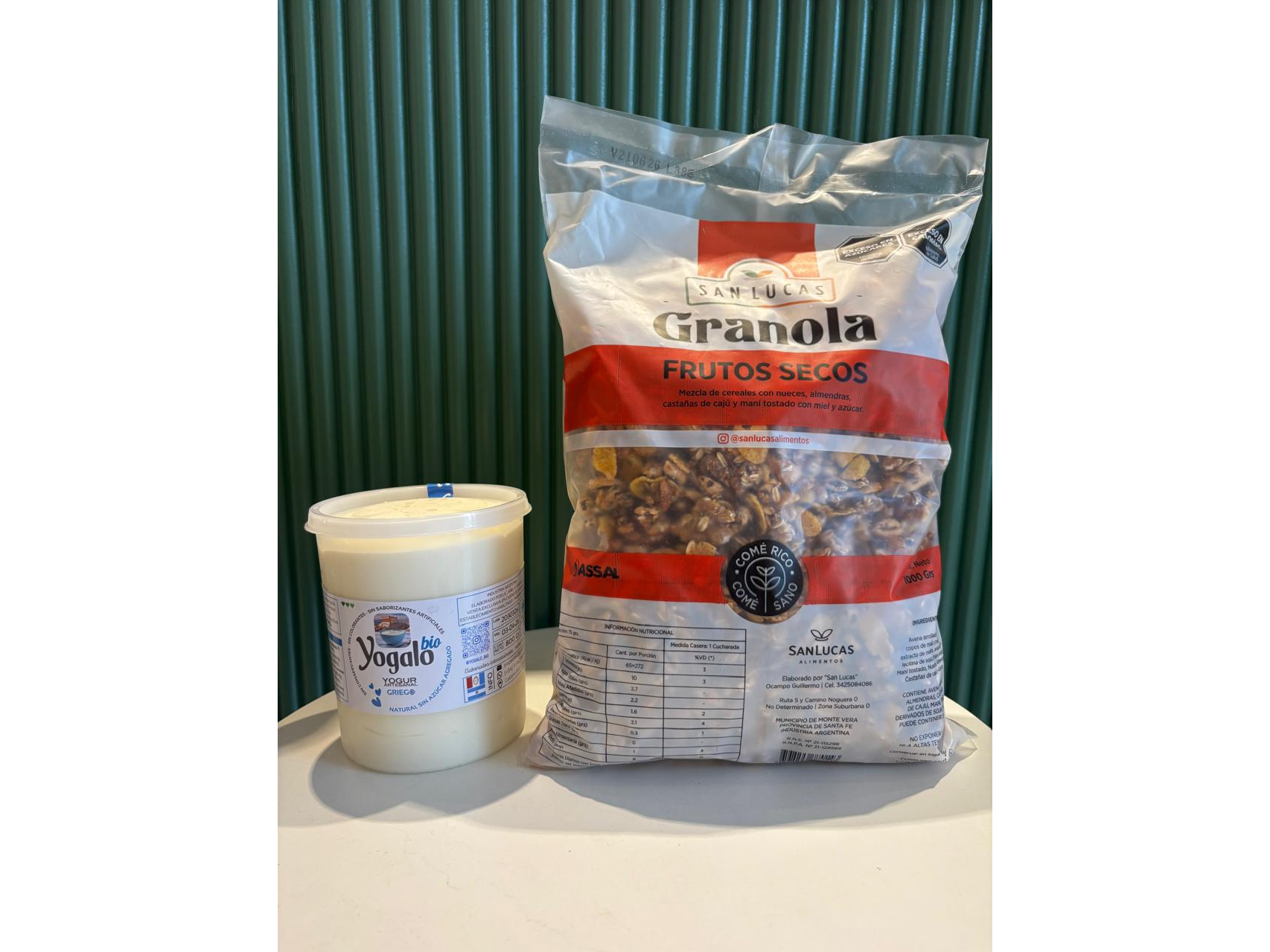 Yogurt Yogalo 800 gr + Granola San Lucas