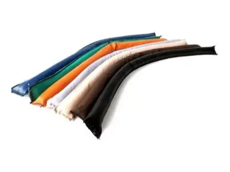 BURLETE DE ARENA BAJO PUERTAS DE CUERINA CON ARENA