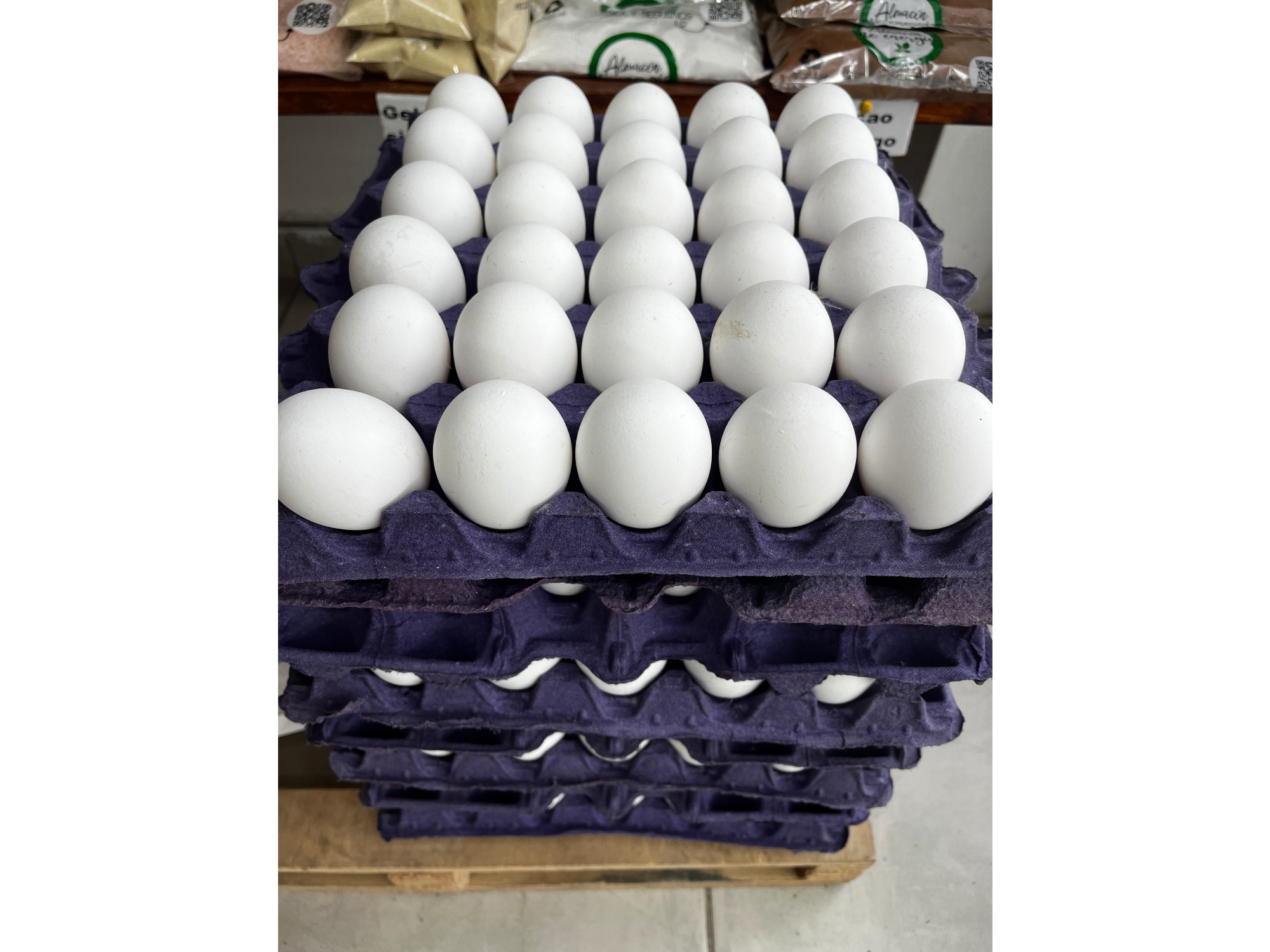 Maple huevo blanco mediano ( 2 kg x Maple )