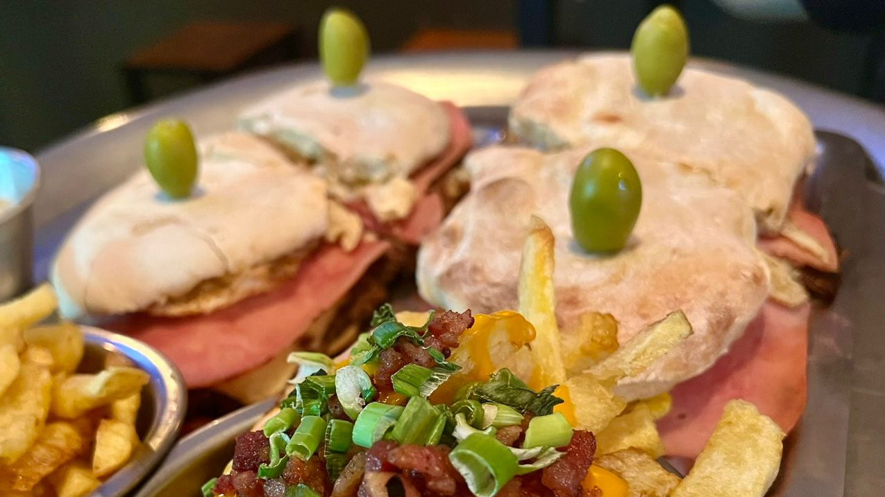TOSTADOS C/PAPAS Y  MAYO EXTRA