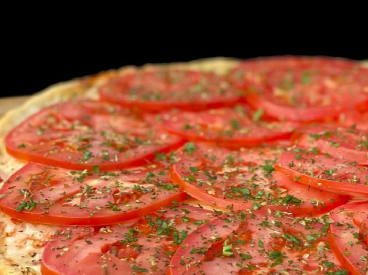 1 Pizza de muzarela + 1 pizza napolitana