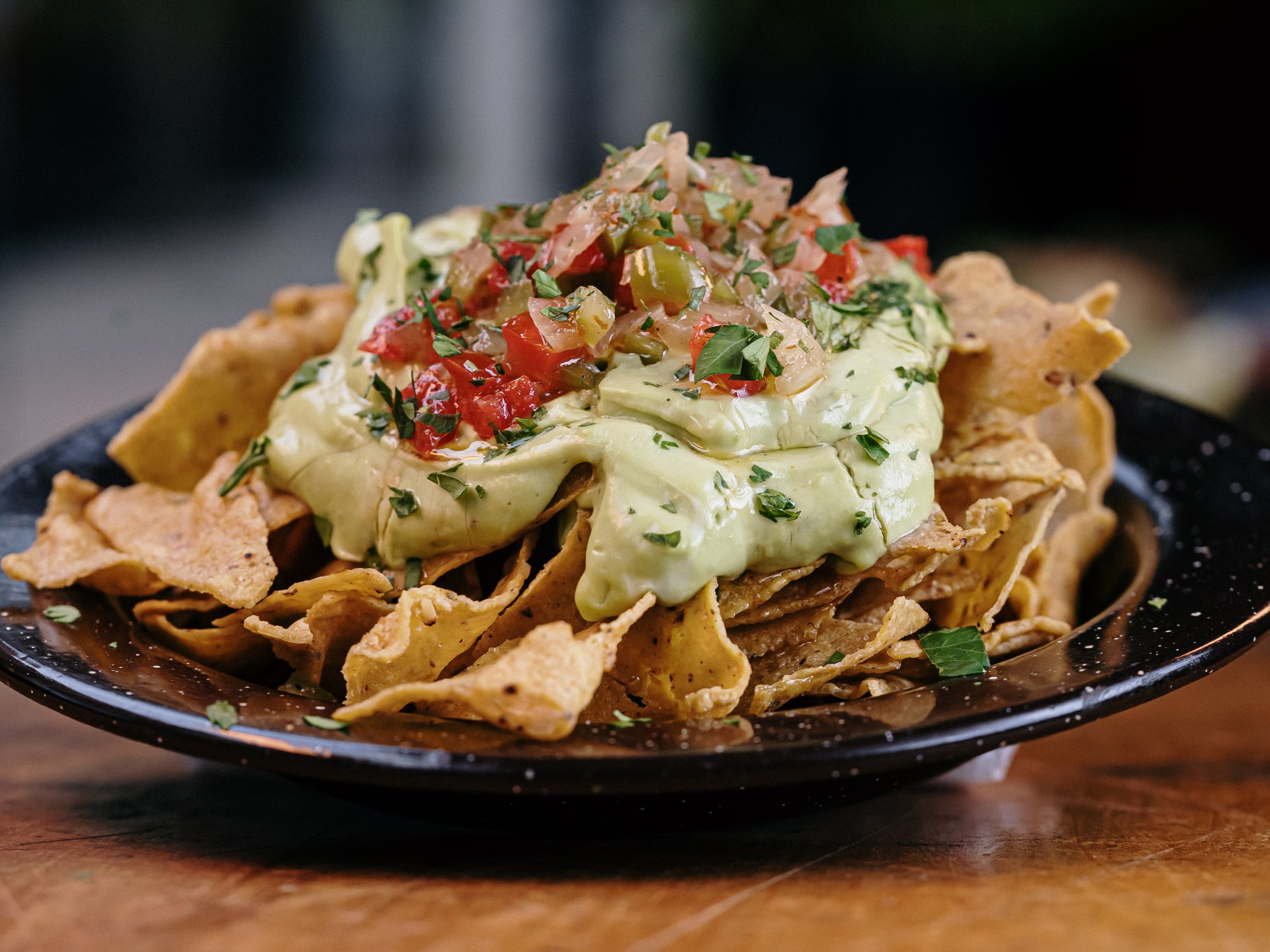 TOTOPOS DE MAIZ + ADEREZO DE PALTA + PICO DE GALLO