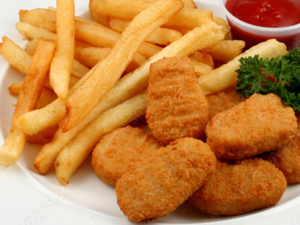 20 nuggets de pollo  +  Papas + Dips Alioli y Bbq