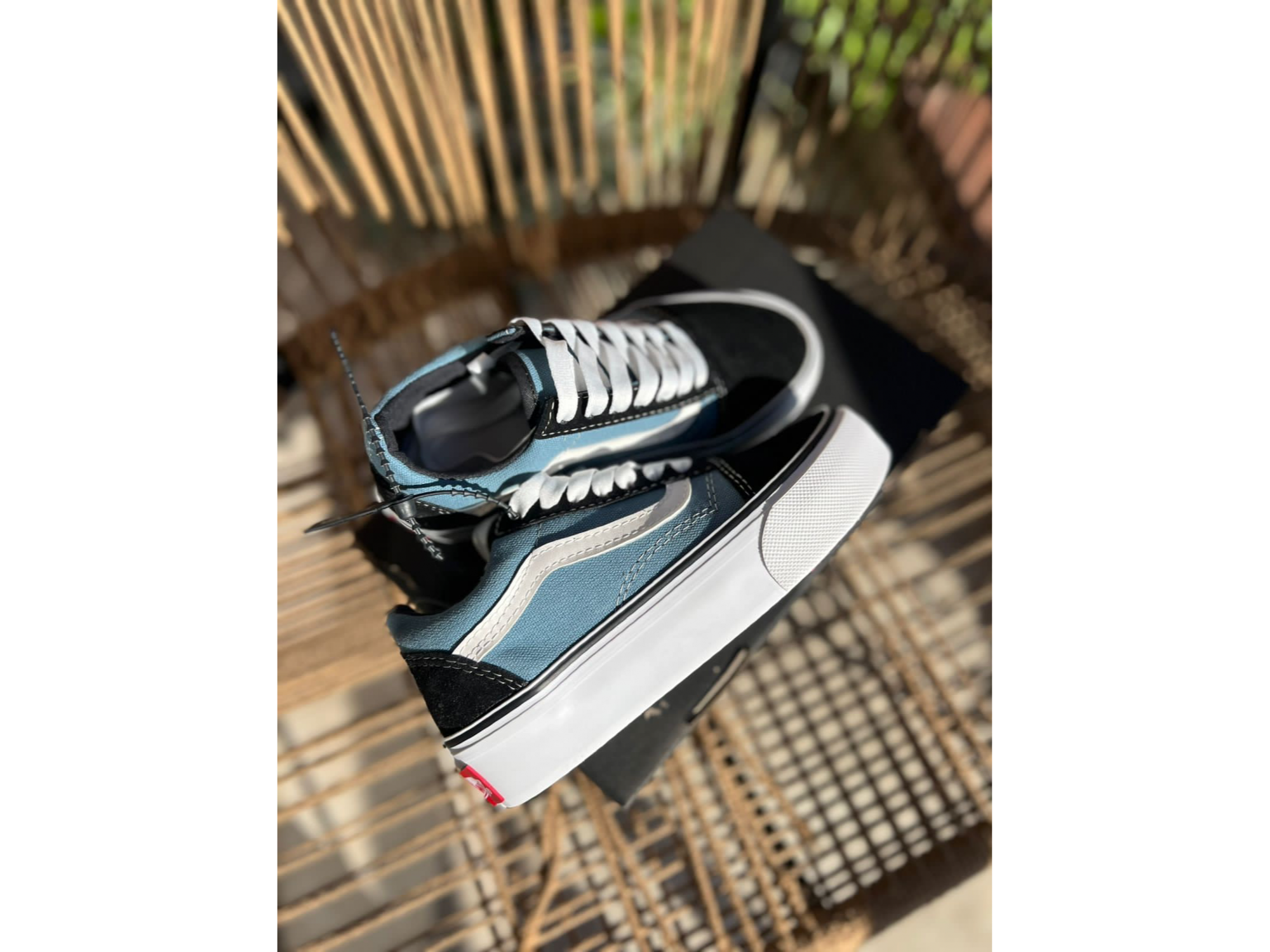 Vans celeste altas