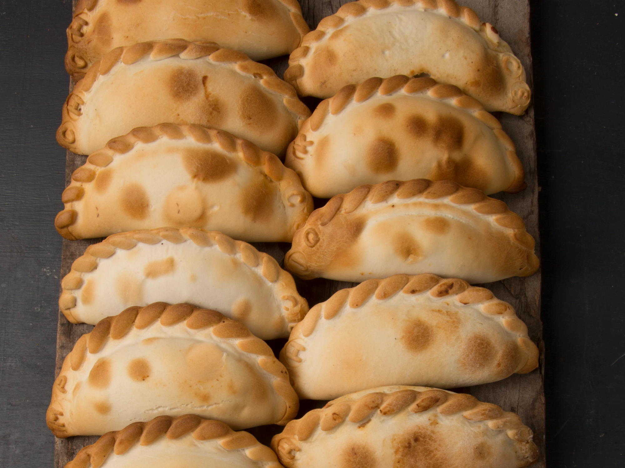 12 EMPANADAS XL