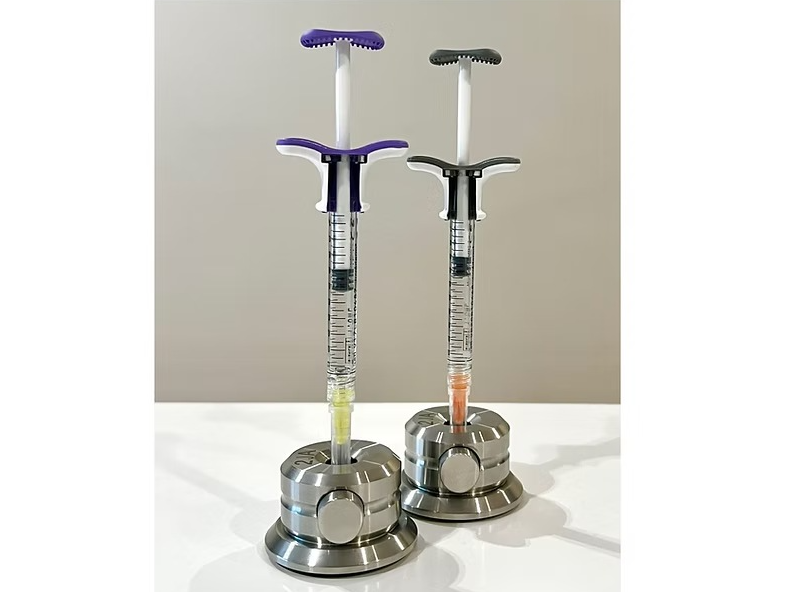 Needle Holder- Apoya jeringa y aguja.