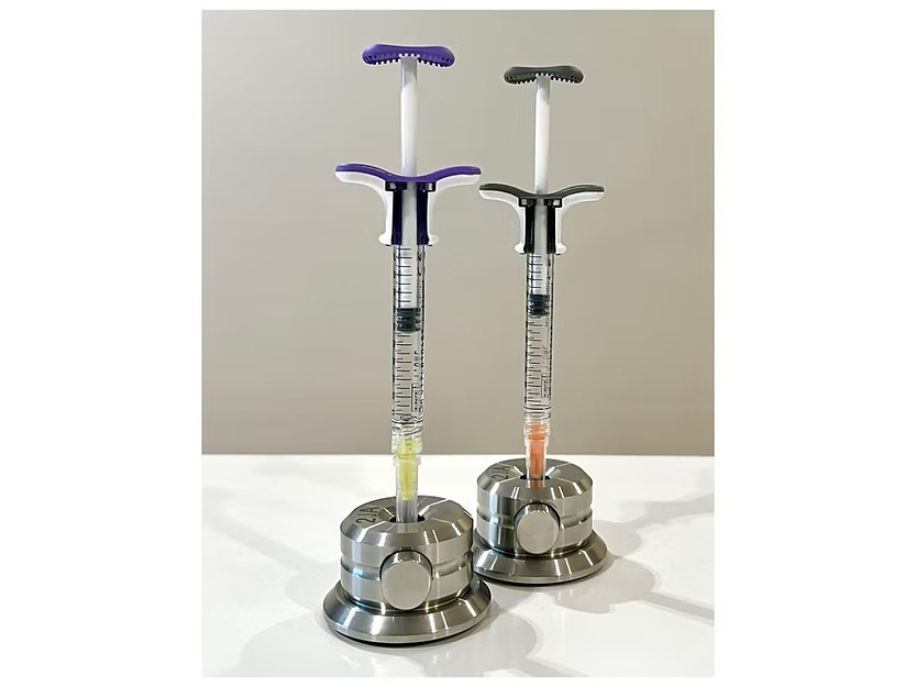 Needle Holder- Apoya jeringa y aguja.