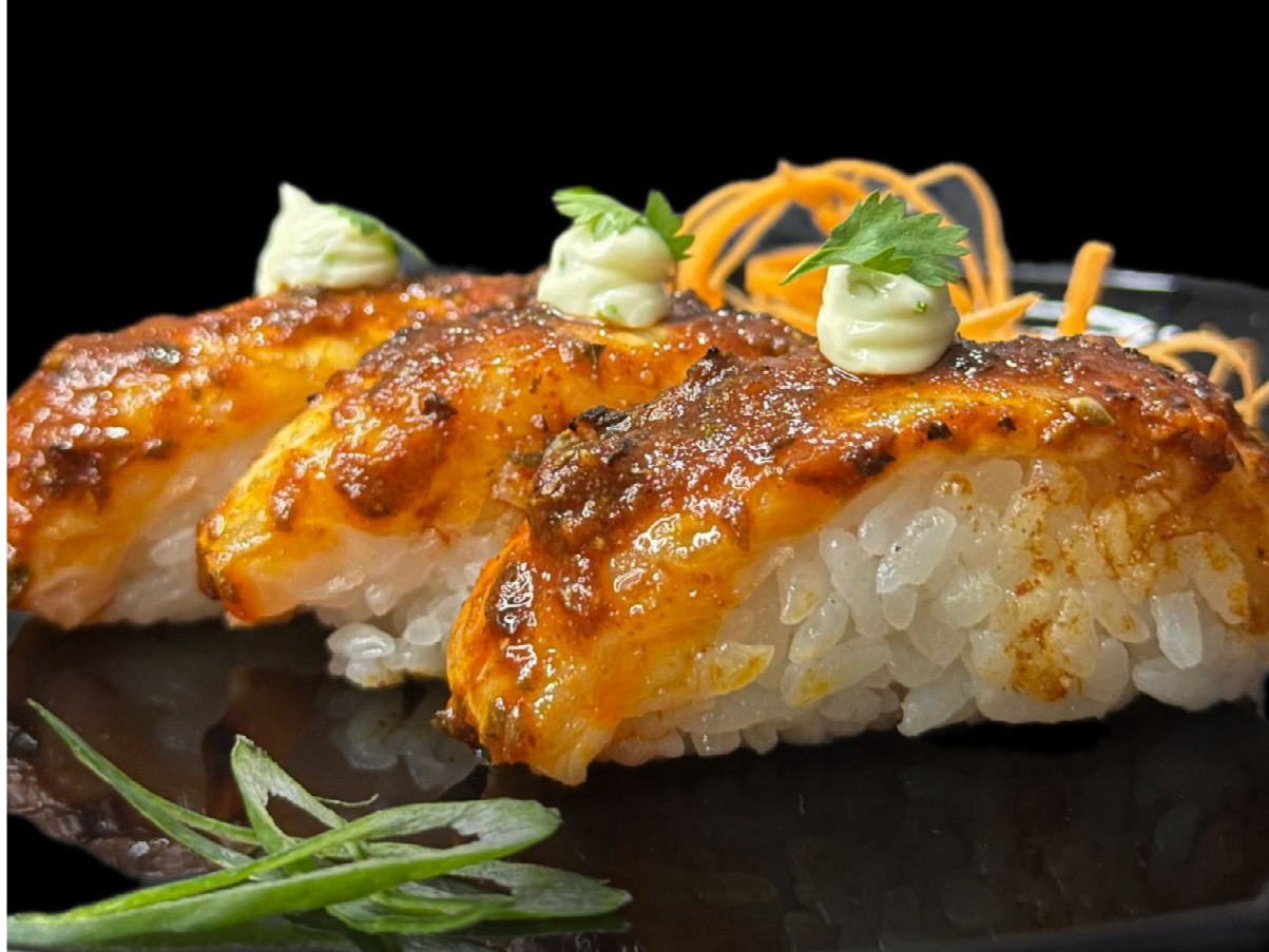 Niguiri de salmón anticuchero