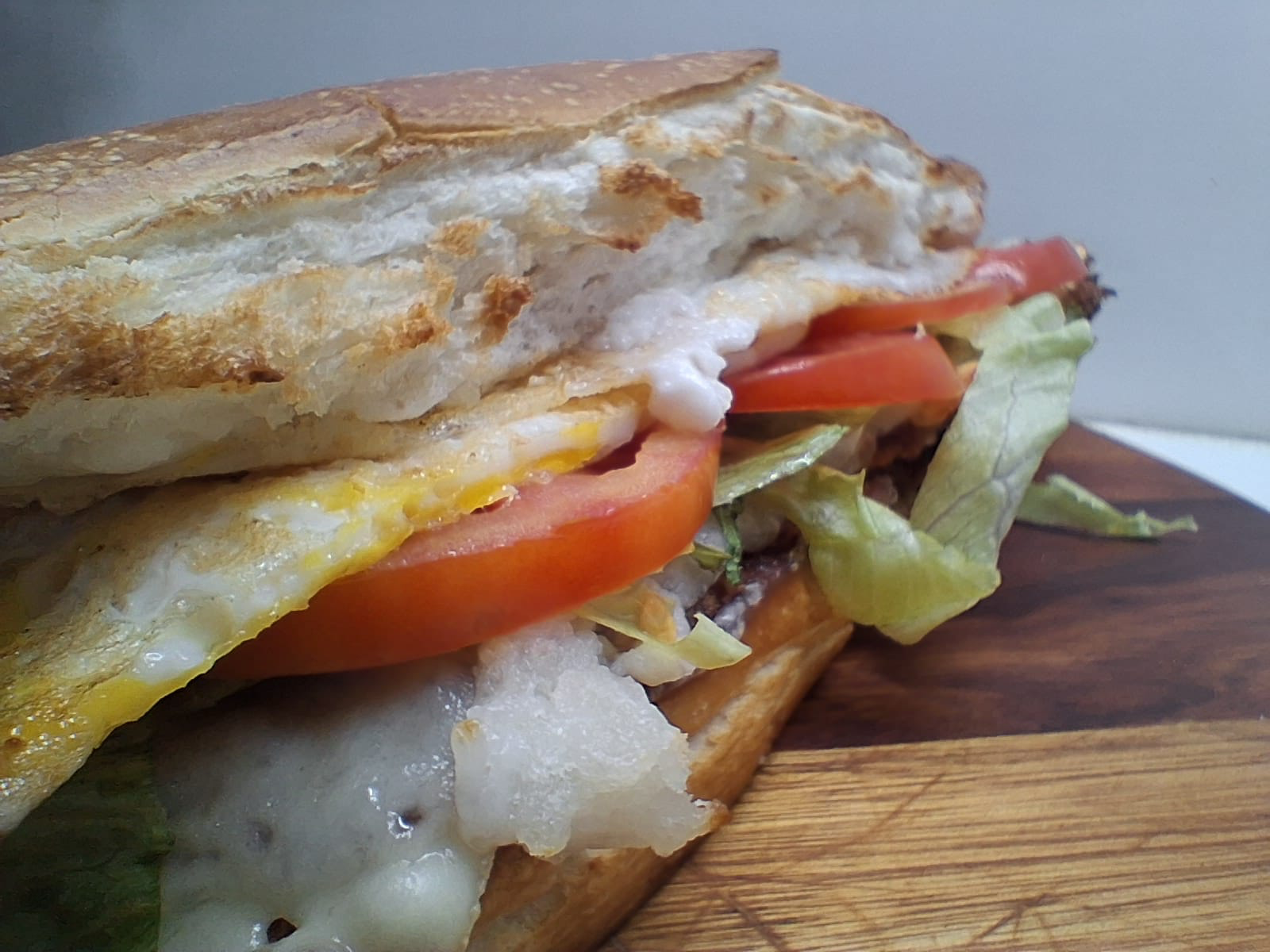 SÁNDWICH DE MILANESA CASERA
