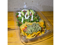 3 Tacos dorados + Mini Porción de nachos con cheddar y guacamole