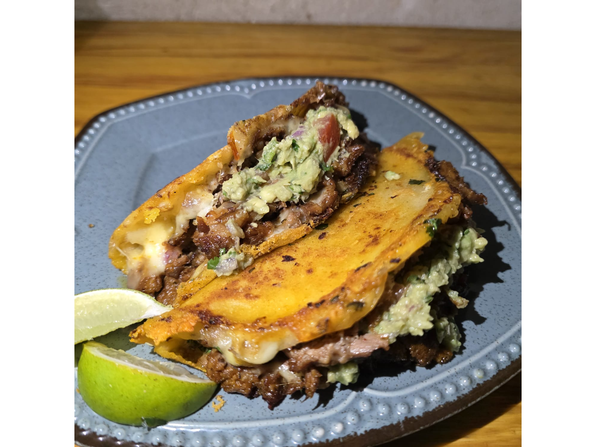 Quesadilla Maiz de Res con Palta