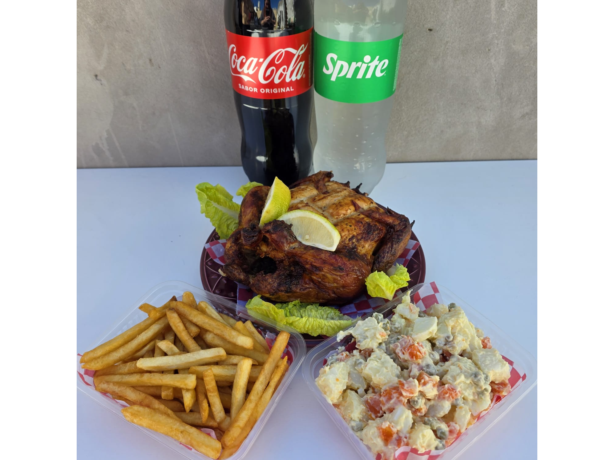 Pollo + Papas Fritas y rusa chicas + Gaseosa