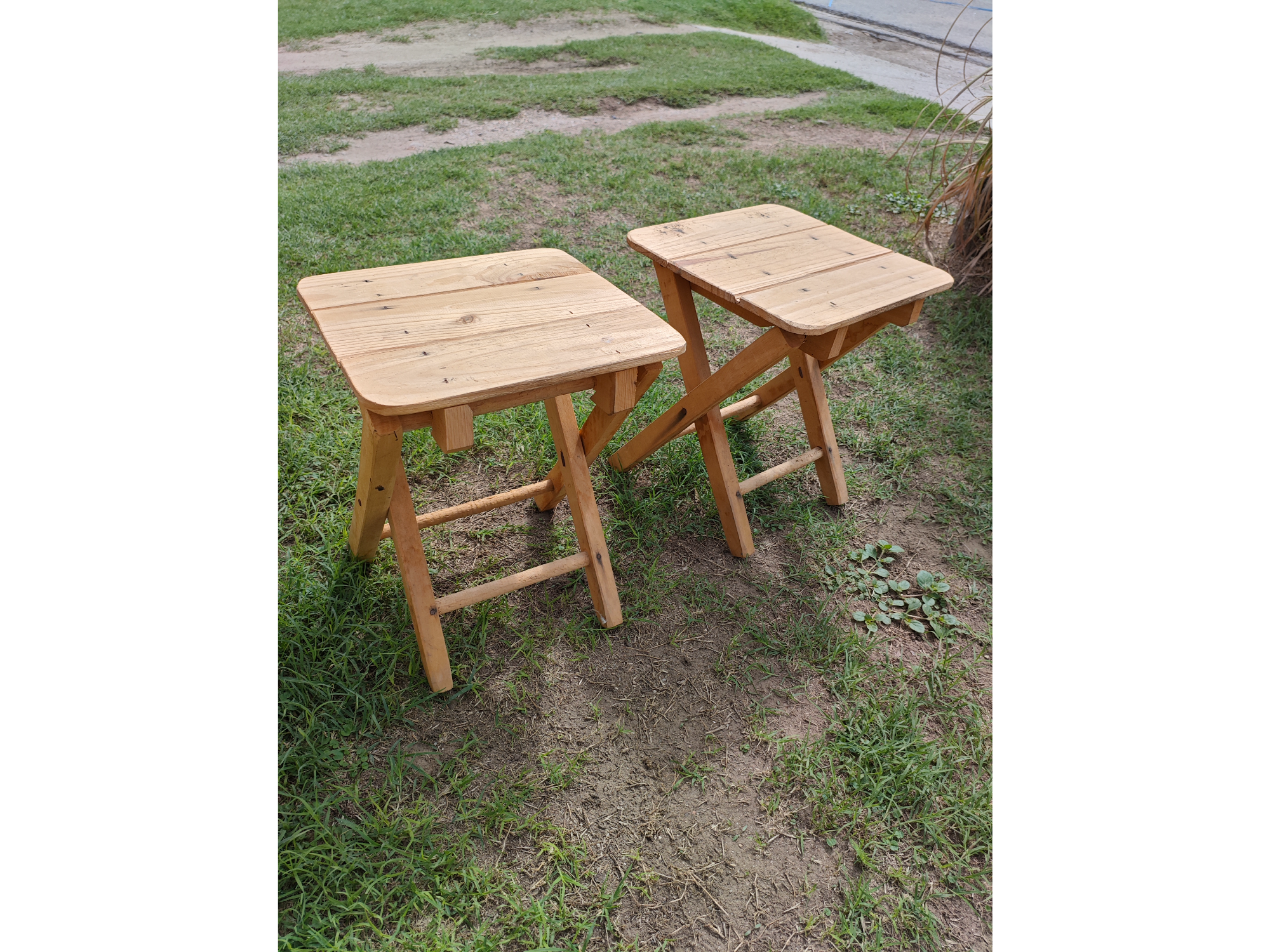 Banquito plegable de madera