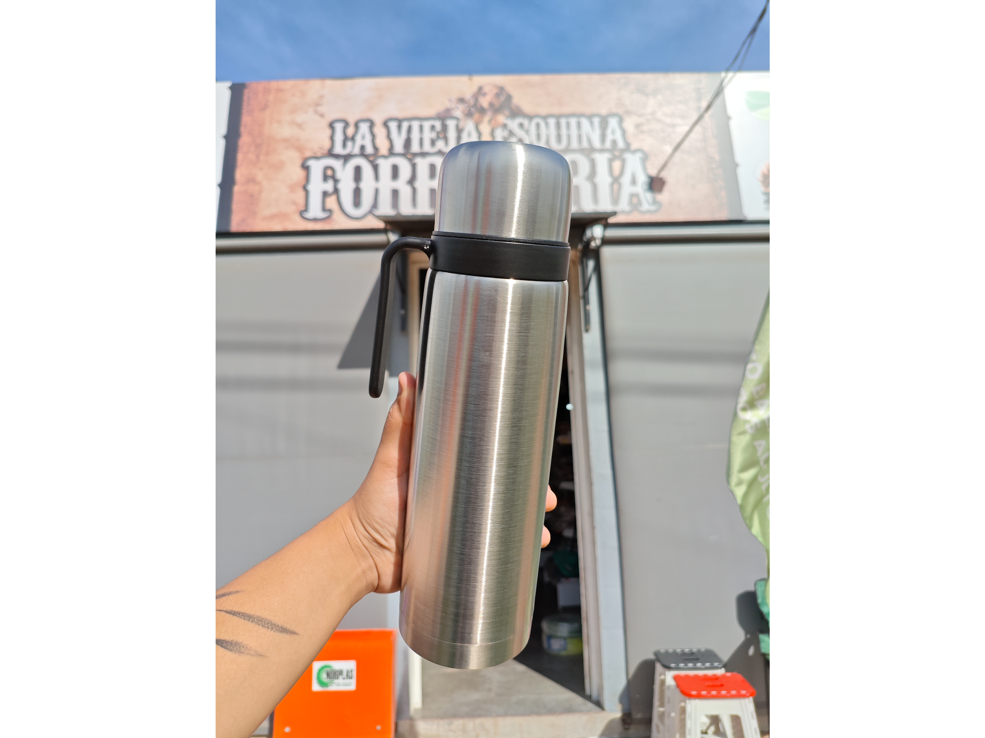 Termo de acero con manija