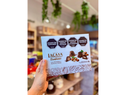 Bombones con almendras y avellanas enteras la casa