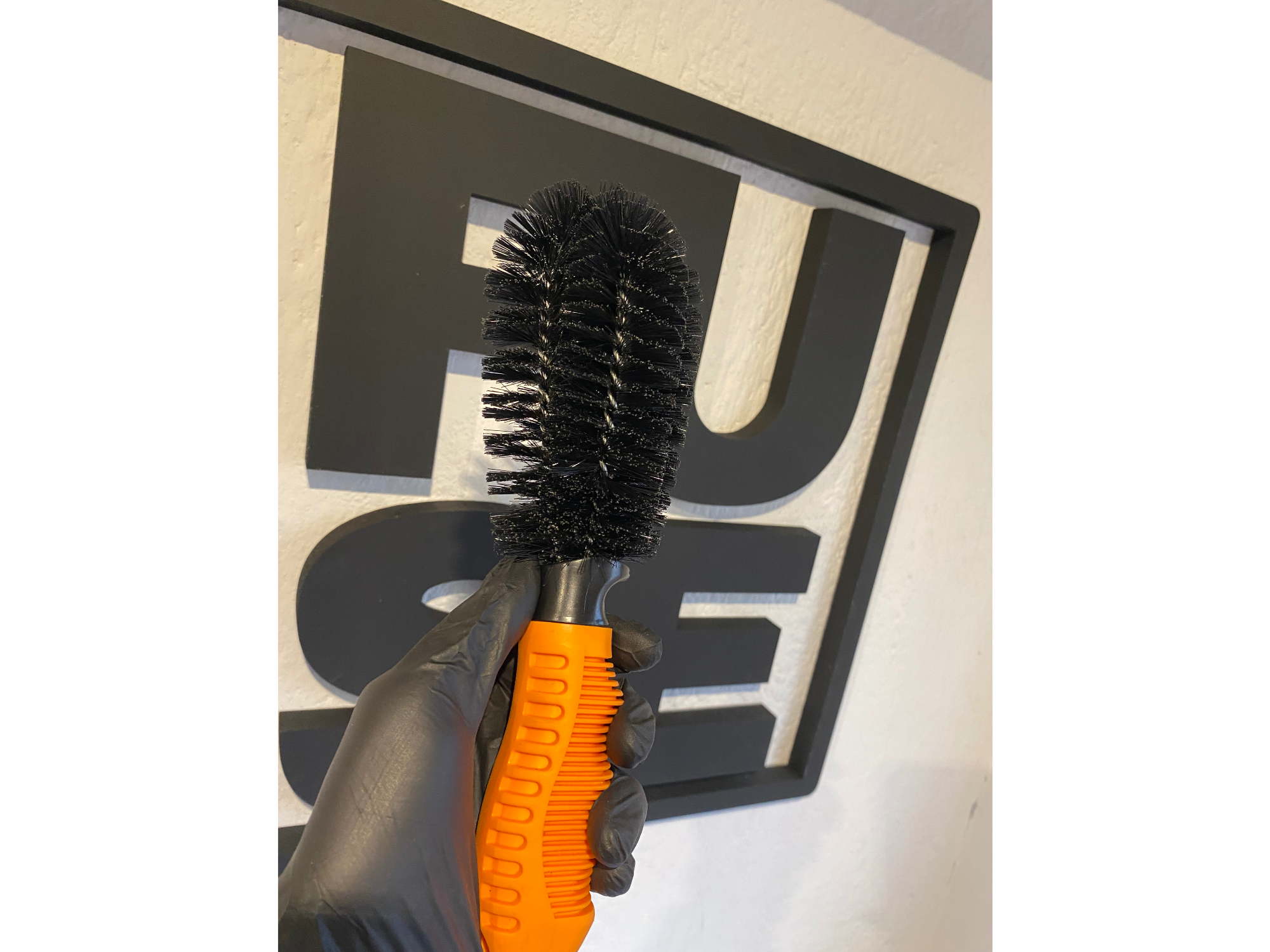 Cepillo para llantas corto AutoCare