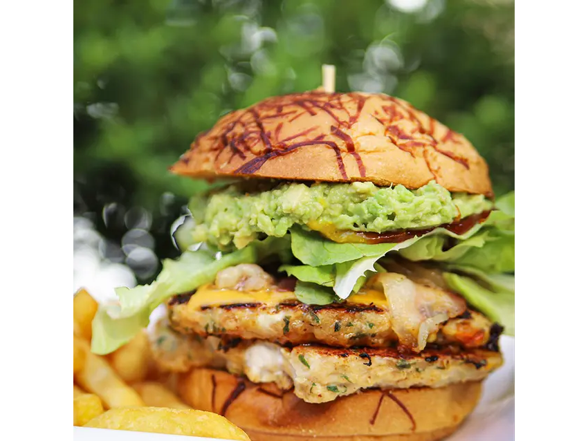 Pollito Burger Con Papas Fritas