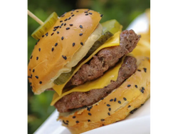 Cheese Burger Con Papas Fritas