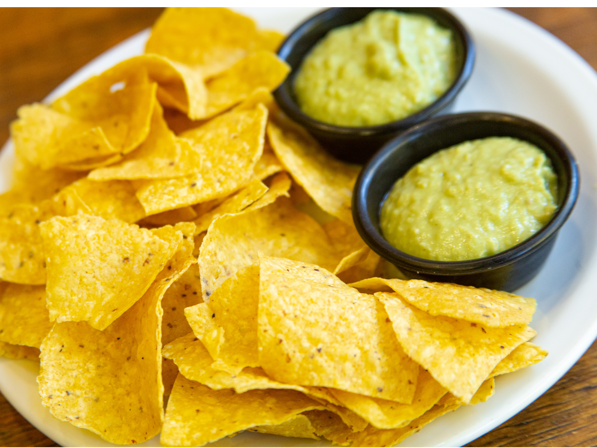 NACHOS CON SALSA GUACAMOLE