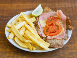 MILANESA A LA NAPOLITANA DE CARNE + GUARNICIÓN