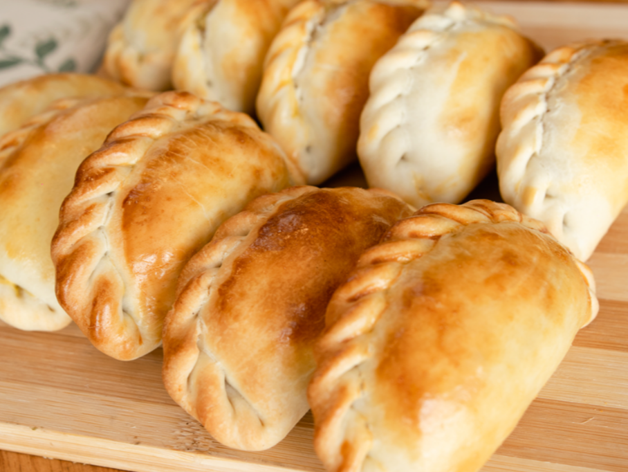 12 Empanadas Criollas